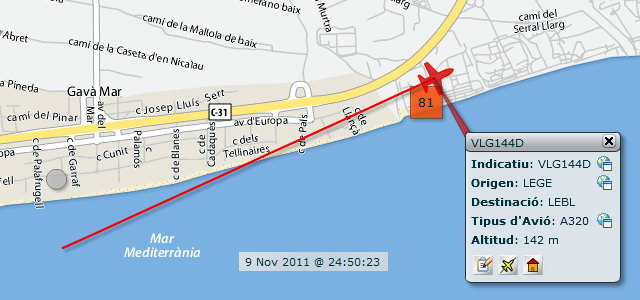 Avi aproximant-se a l'aeroport de Barcelona-El Prat per aterrar a la tercera pista, en configuraci est, sobrevolant Gav Mar dins de l'horari nocturn i amb un elevadssim impacte acstic (9 Novembre 2011 - 00:50h)